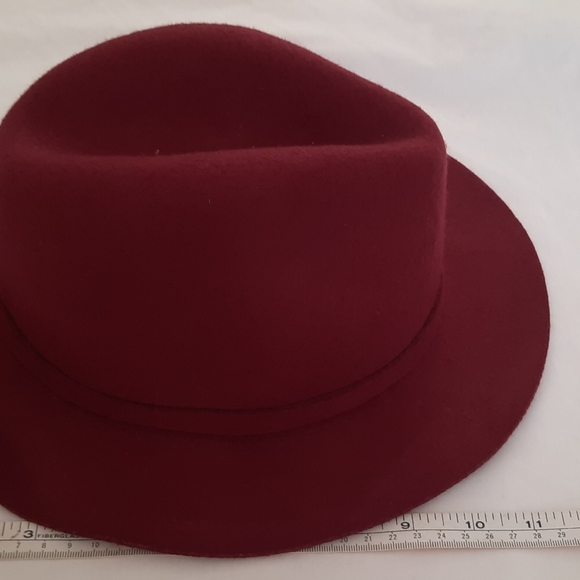 World Market Burgundy Wool Hat Gold Chain Detailing - Picture 12 of 12